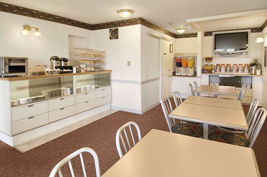 Ramada Limited Dawson Creek Hotel Restaurant photo